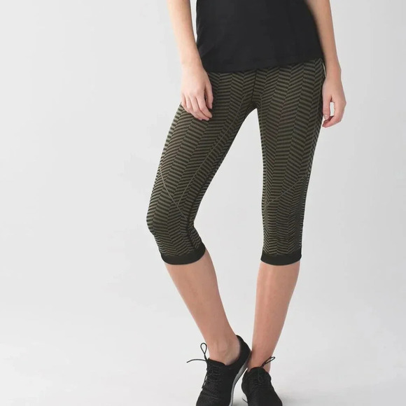 Lululemon In The Flow Crop Woman's Size 4 Seamless Leggings Fatigue Green - Picture 1 of 10